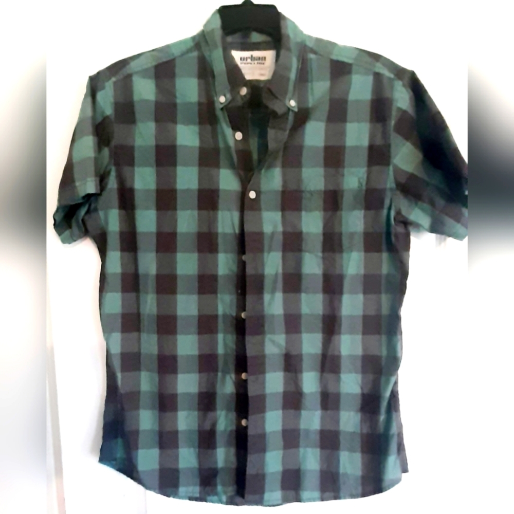 Men's Urban Pipeline short sleeved button down shirt size L